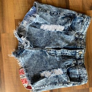 Destructed extra high waisted shorts